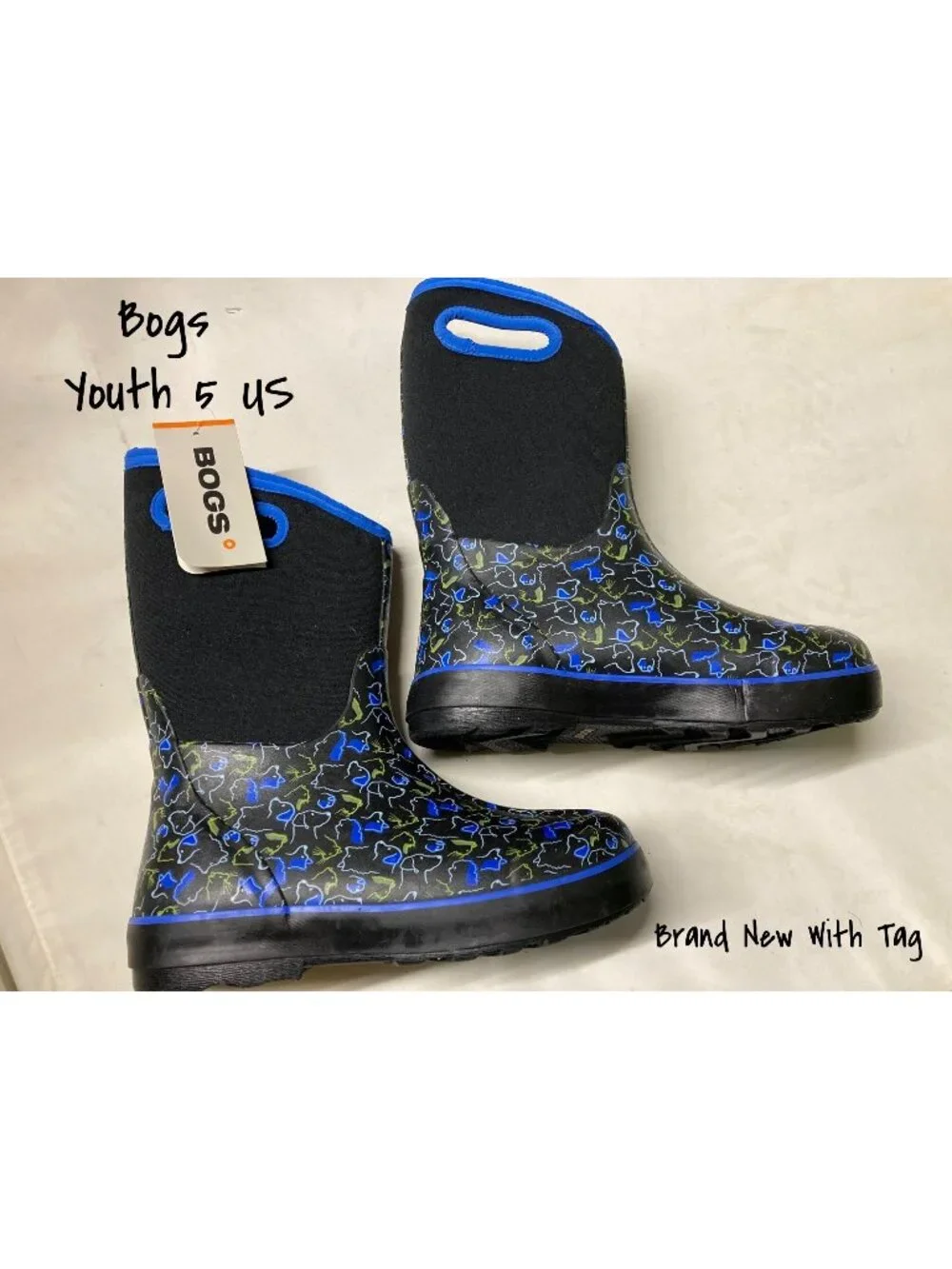 Bogs Kids Waterproof Cold Weather Boots Classic II Pets  Size 5 US New With Tag
